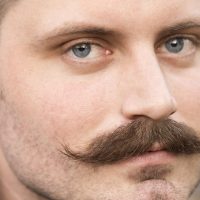Être Original En Choisissant La Moustache en Guidon
