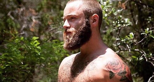 Raser sa barbe avant l’été : 5 bonnes raisons pour le convaincre