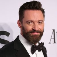 Hugh Jackman dit adieu à Wolverine en se rasant la barbe