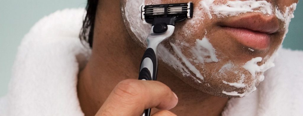 Conseils de rasage pour les hommes à la peau sensible
