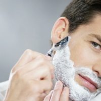 Que déduire de la manière dont se rasent les hommes ?